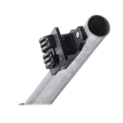 Poste de 1.2 m fabricado en tubo de acero galvanizado con 5 aisladores de paso - Image 2