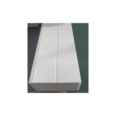 Puerta de Garage de alta calidad, Lisa color blanco 8X8 pies, AISLADA, Estilo Americana. - Image 4