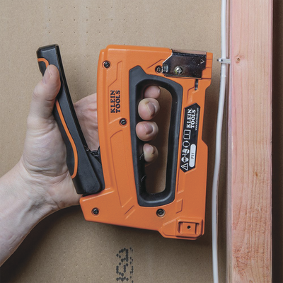 Paquete de 300 Grapas con Aislamiento, para Cables CAT3 y CAT5e, Cable de Altavoz y Cable de seguridad de hasta 1/4'' × 5/16'' (6 mm × 8 mm). - Image 8